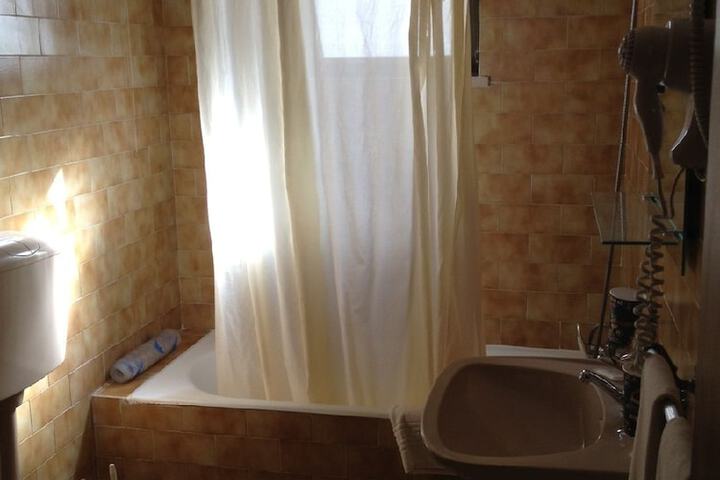 Room 14 of 37