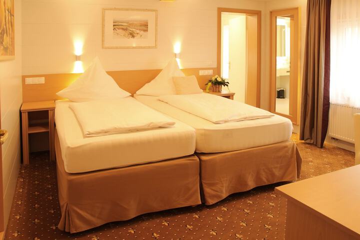 Room 5 of 16