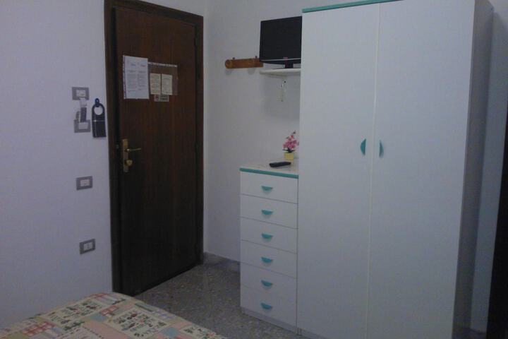 Room 16 of 36