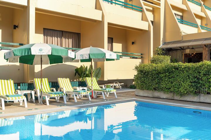 Pools & Facilities