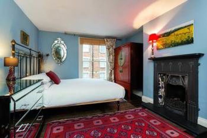 Room 4 of 15