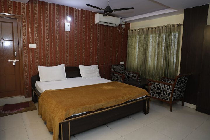 Room 13 of 38