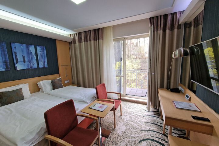Room 6 of 46