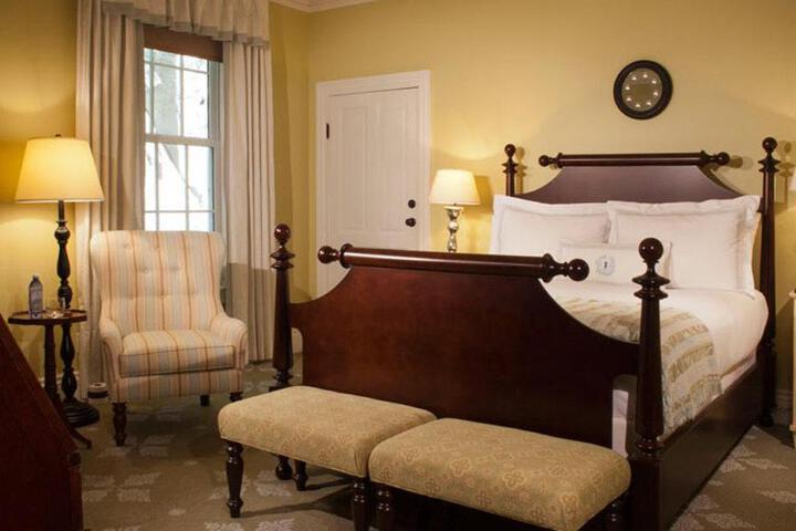 Deluxe Room 1 King Bed (37 of 53)