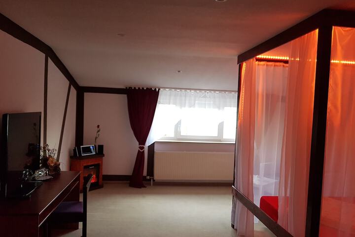 Room 7 of 40