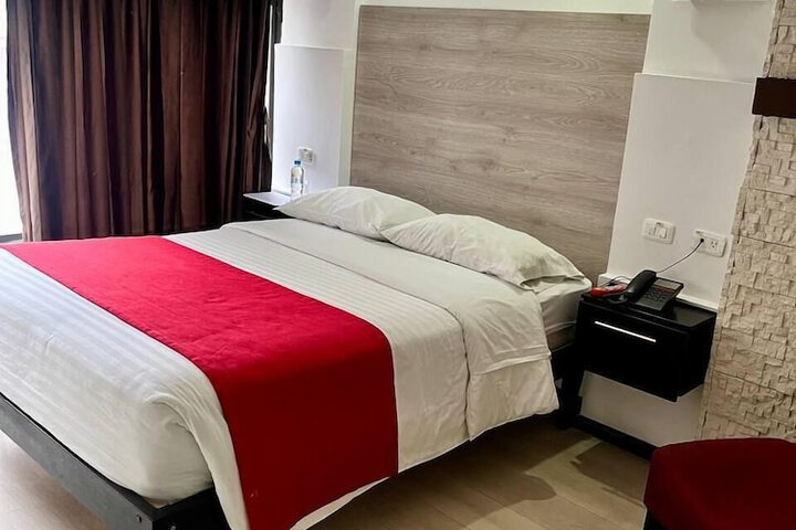 Room 15 of 33