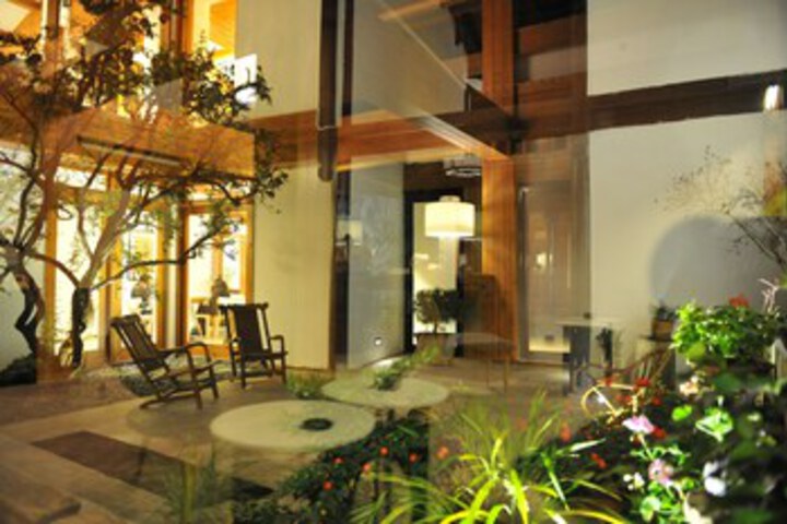 Hotel Exterior 14 of 111