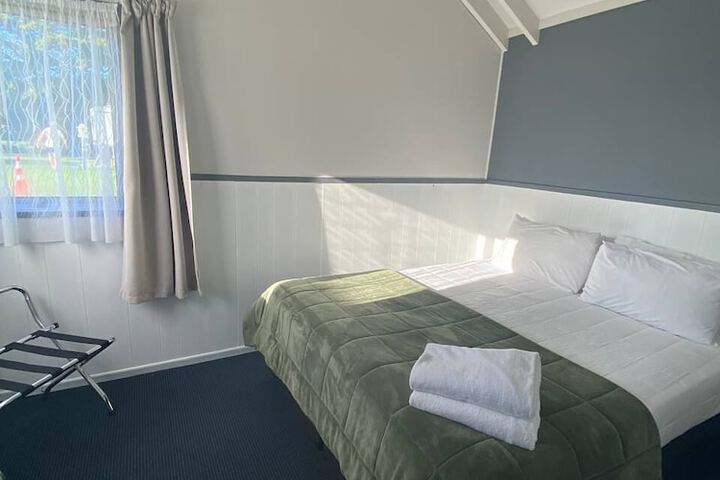 Room 6 of 33