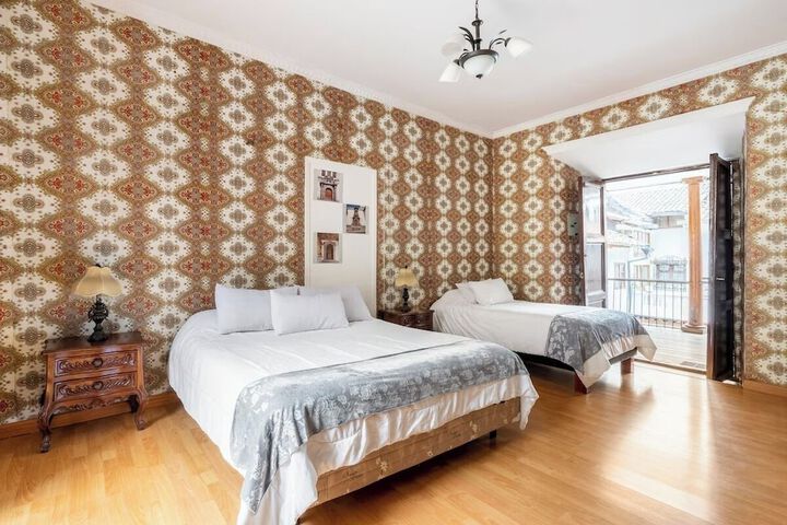 Room 9 of 37