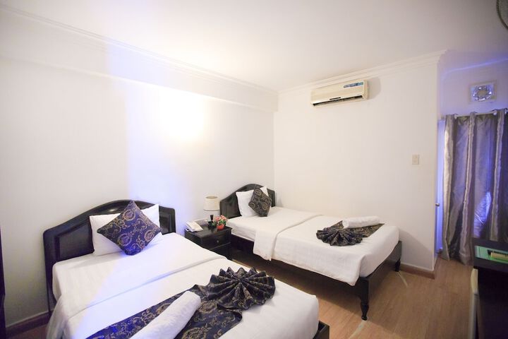 Room 3 of 27