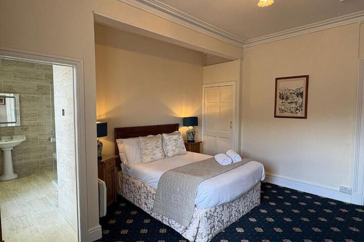 Room 11 of 34