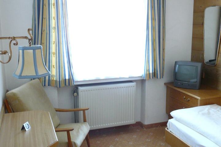 Room 19 of 53