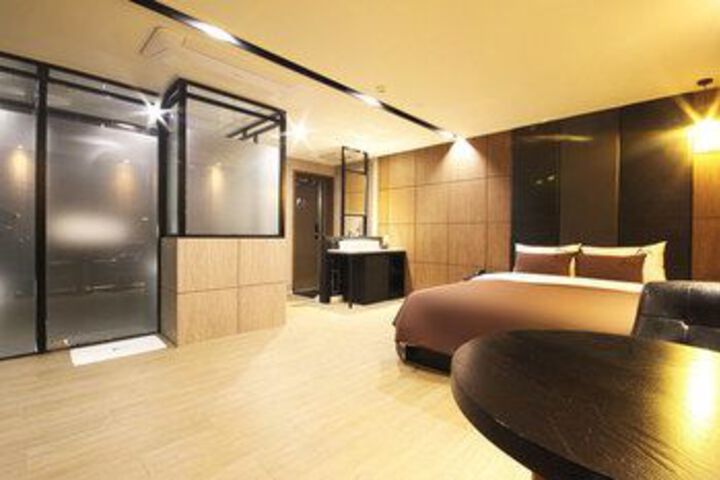 Room 30 of 51