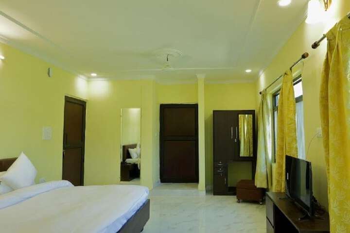 Room 3 of 38