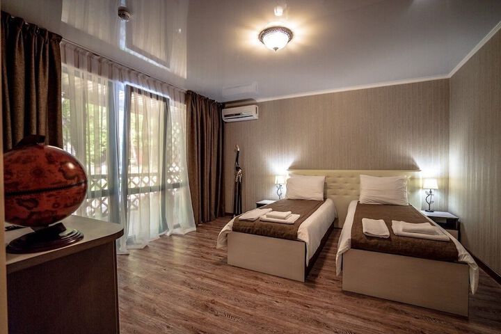 Room 16 of 18