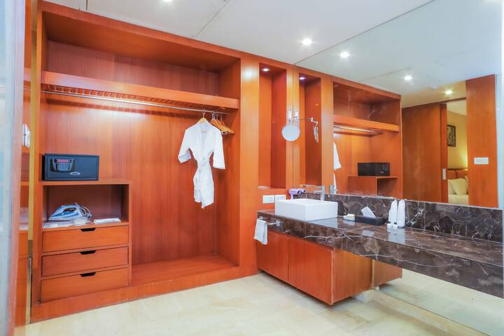 Room 53 of 113