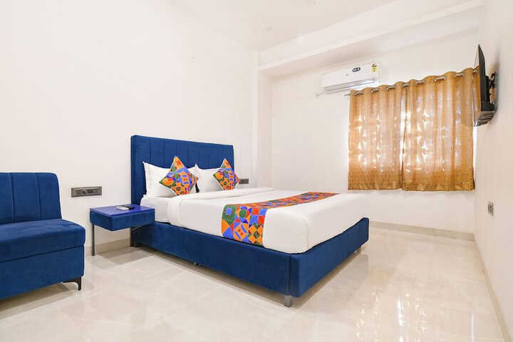 Room 8 of 28