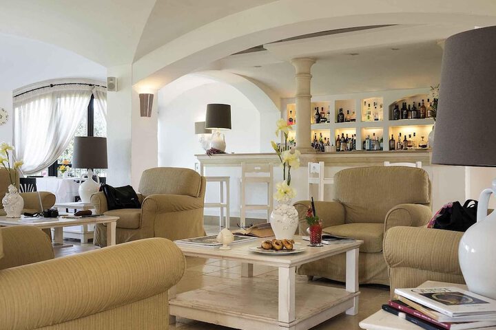 Lounge 50 of 74
