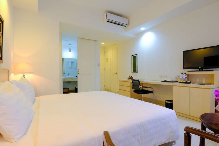 Room 11 of 24