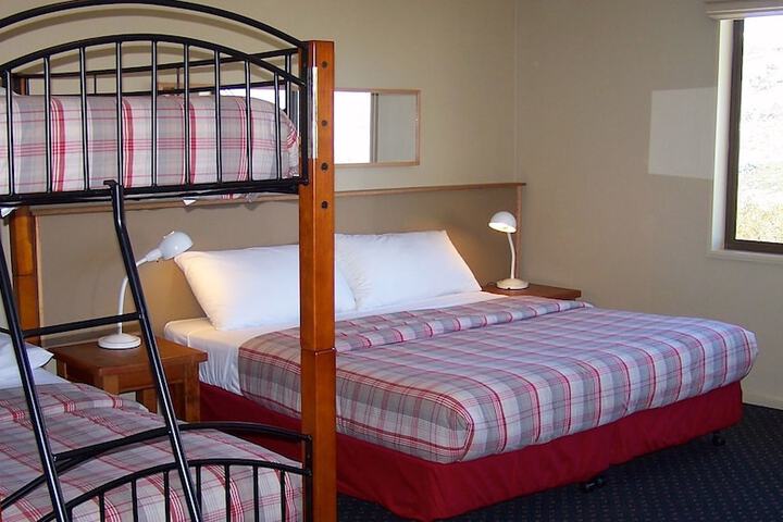 Room 3 of 16