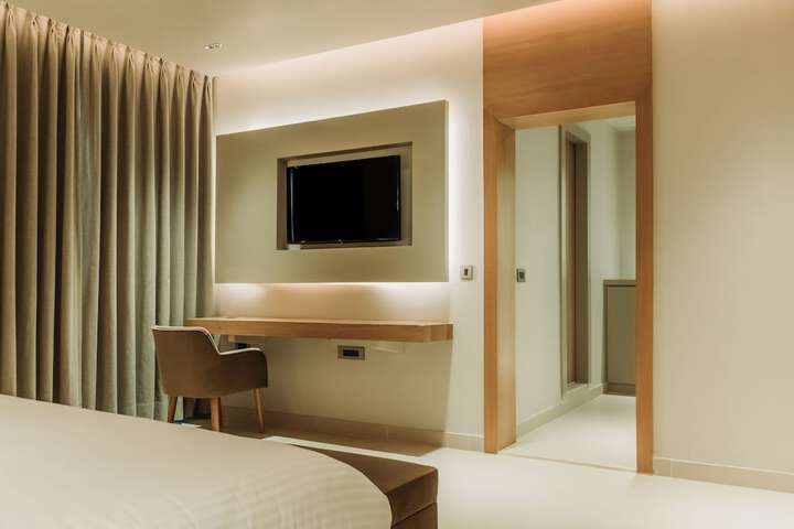 Room 12 of 143