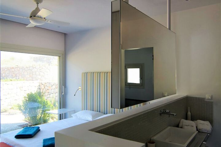 Room 12 of 80