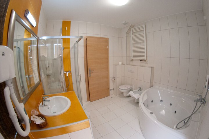 Room 40 of 87