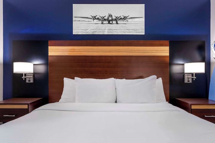 Standard | King Bed (5 of 11)