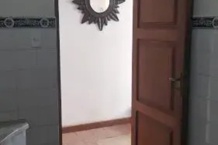 Room 8 of 12