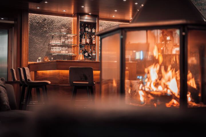 Lounge 81 of 102