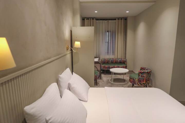 Room 7 of 60