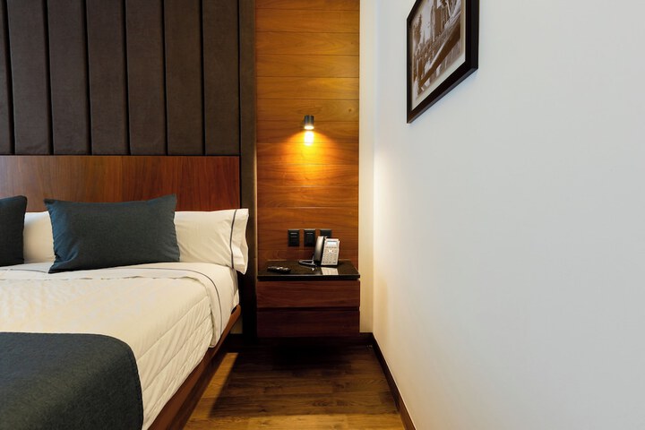 Room 5 of 50