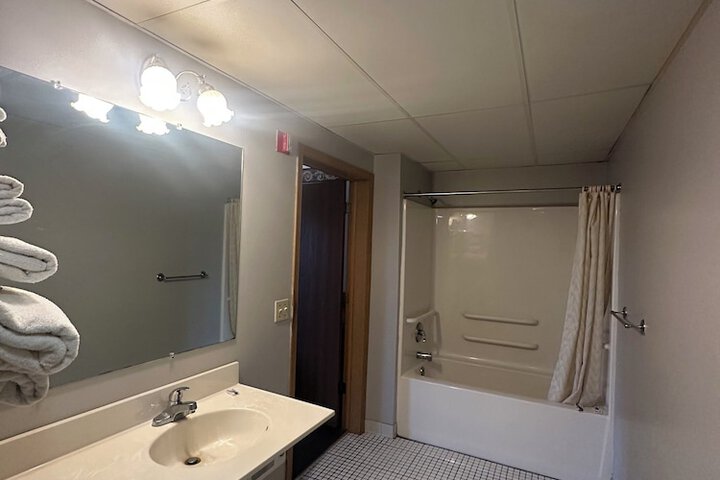 Room 10 of 13