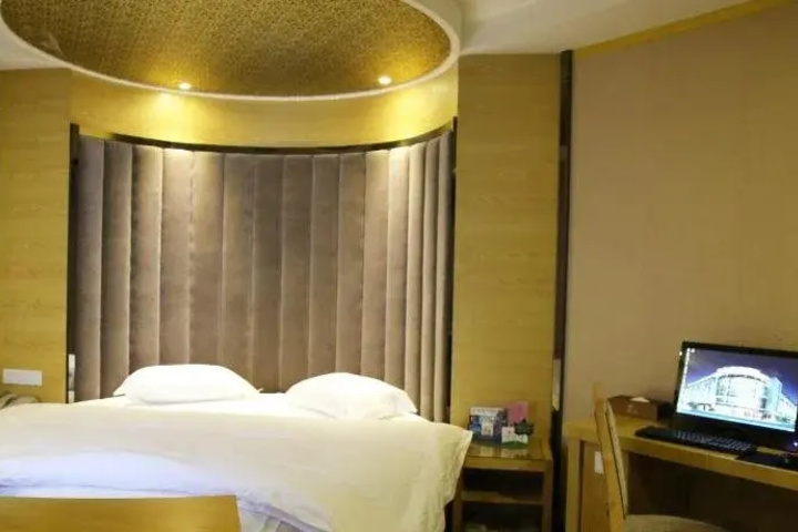 Room 2 of 16
