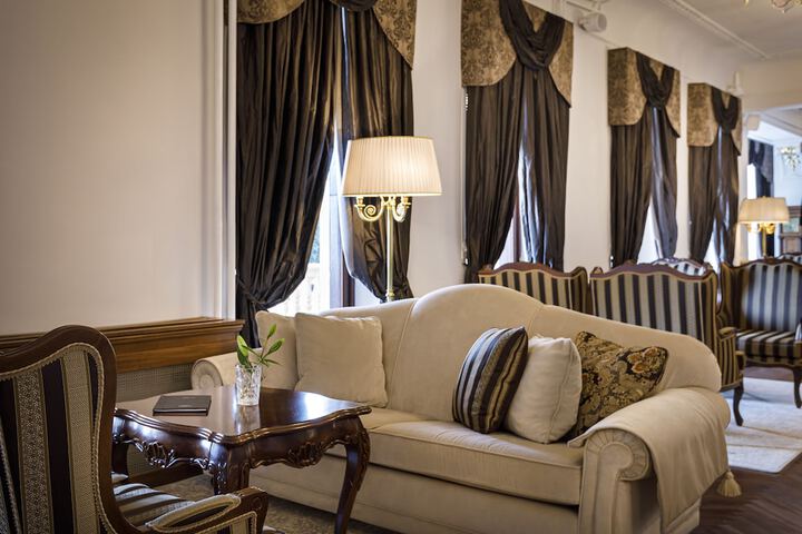 Entrance & Lobby