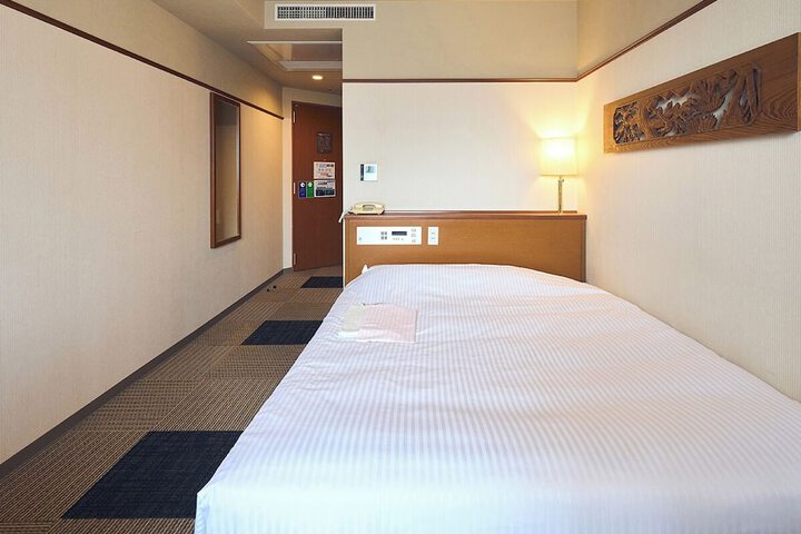 Room 30 of 151