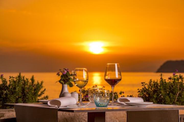 Dining 50 of 64