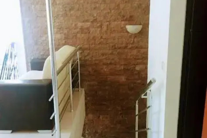 Room 11 of 18