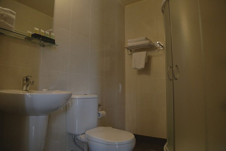 Room 6 of 32