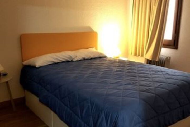 Room 15 of 37