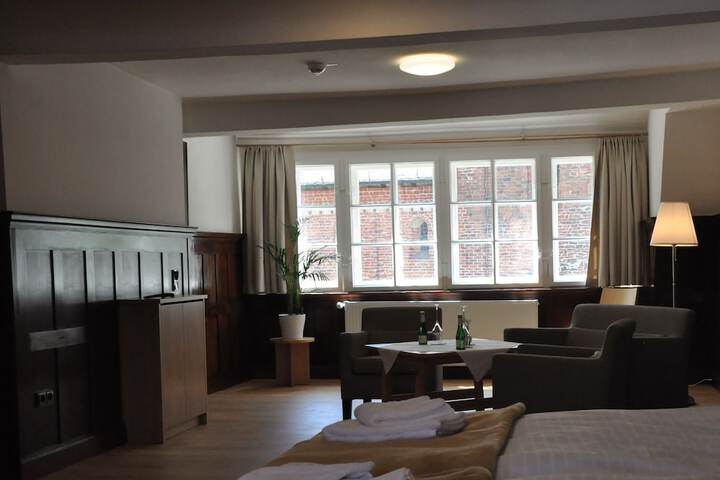 Room 13 of 27