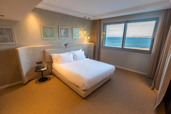Room 3 of 87