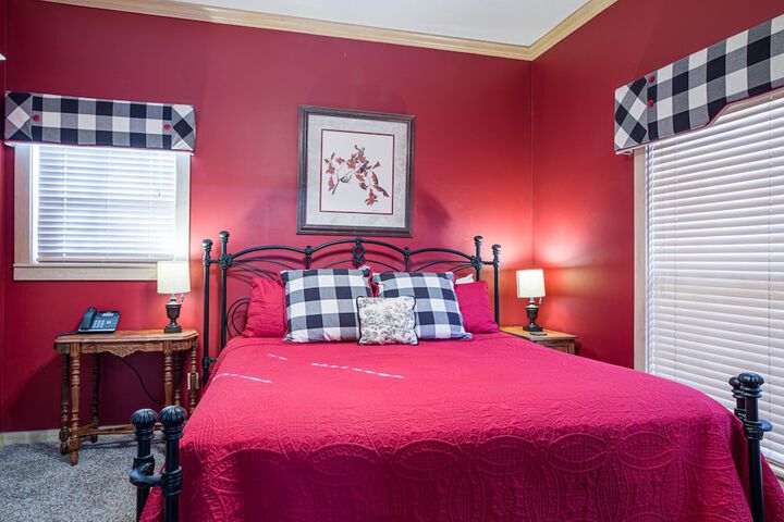 Room 5 of 108