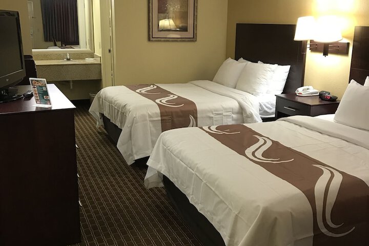 2 Queen Beds (8 of 9)