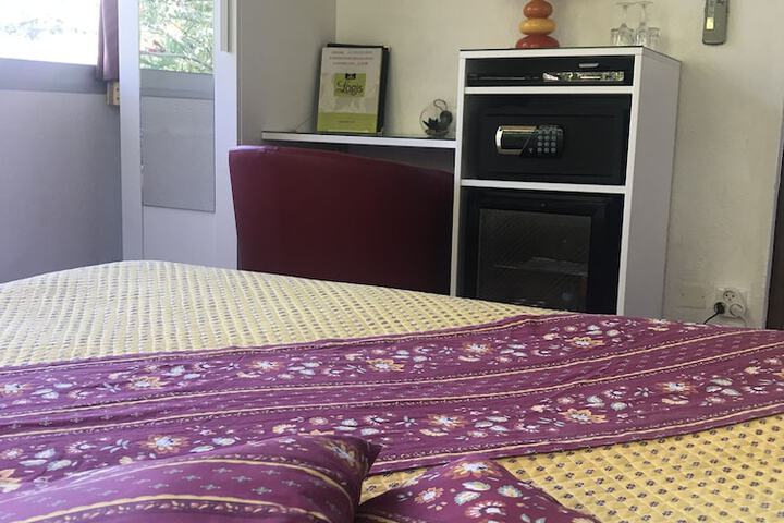 Room 11 of 34
