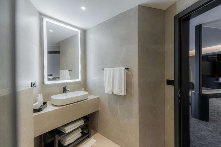 Room 20 of 53