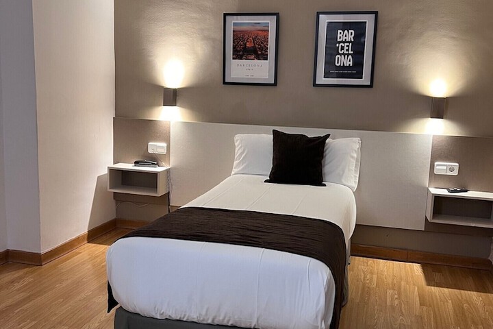 Room 17 of 80