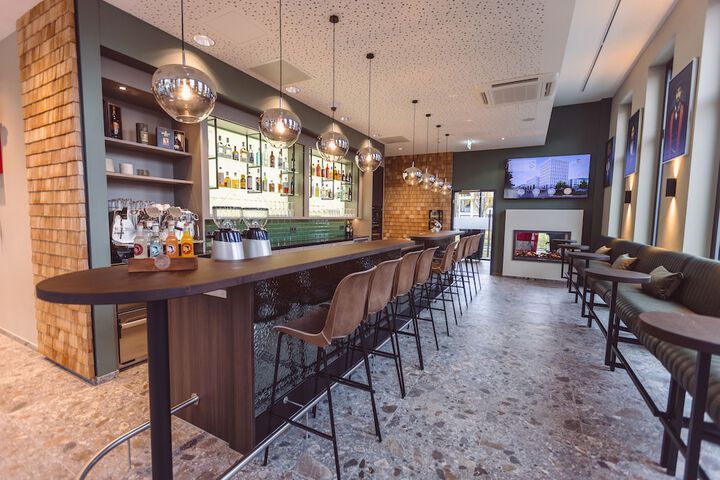 Lounge 100 of 113