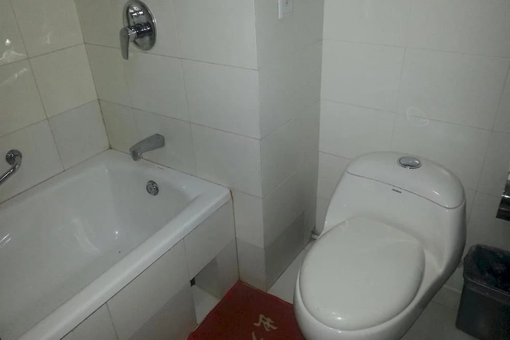 Room 8 of 14