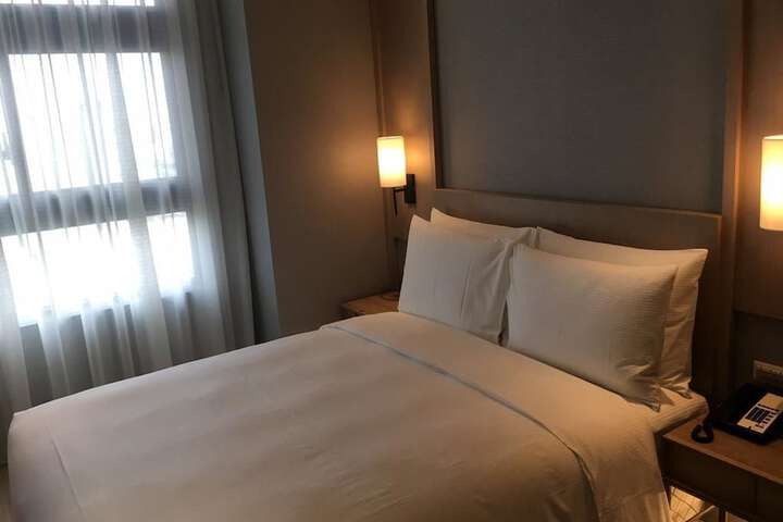 Room 38 of 66